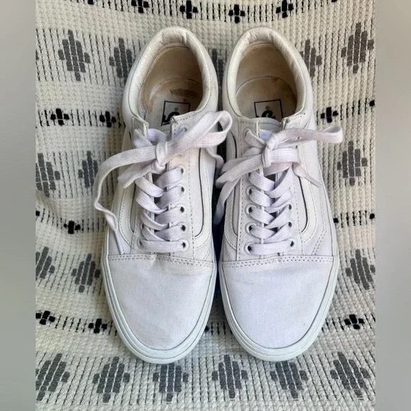 VANS Oldschool Stackform
Shoe Women's White Platform Sneakers, Size 9 - Picture 2 of 6